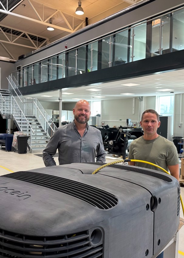 Torbjørn Mikkelsen i Abyss og Thomas Aas i Ocein foran Stealth Recident